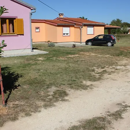 Apartments With A Parking Space Valbandon, Fazana - 7227 * Fazana