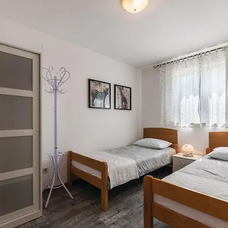 With Parking Space Valbandon, - 7227 Apartman *