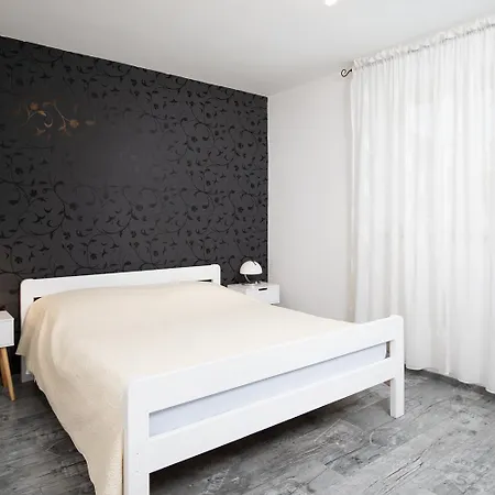 Apartments With A Parking Space Valbandon, Fazana - 7227 Fazana